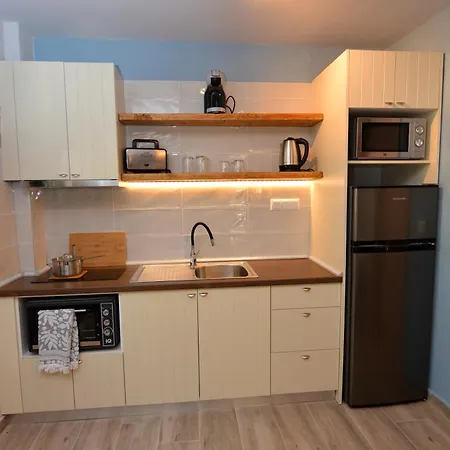 מלון דירות The Thassian Yard 4*