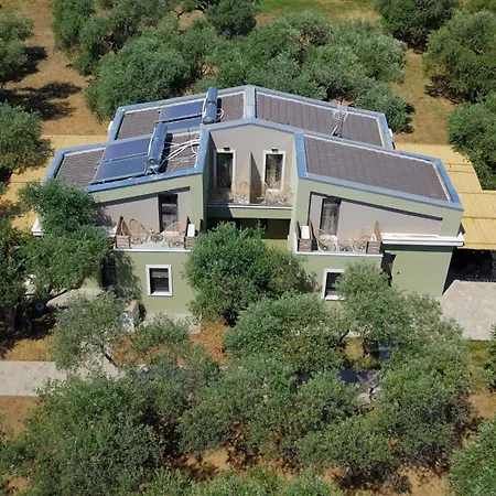 The Thassian Yard 4*