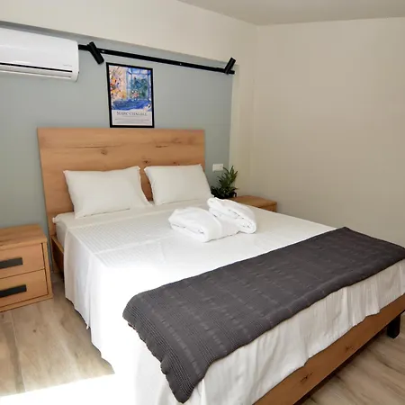 מלון דירות The Thassian Yard