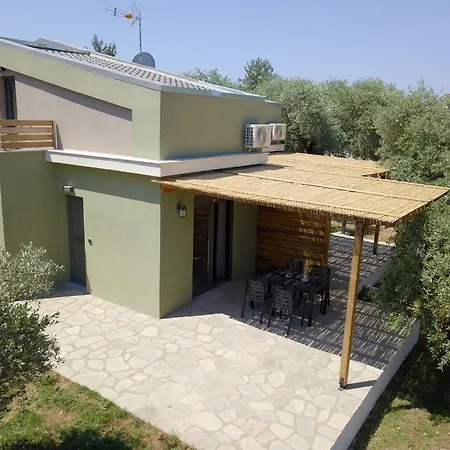 מלון דירות The Thassian Yard 4*