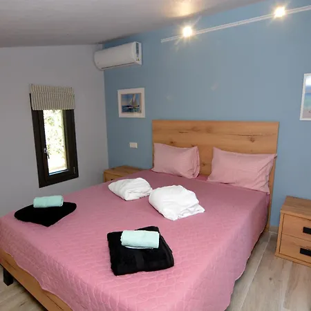 The Thassian Yard מלון דירות 4*