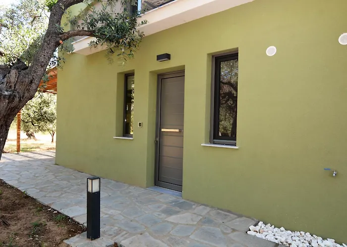 The Thassian Yard 4*